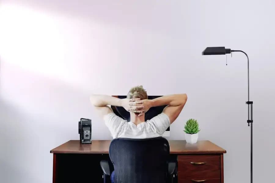 Six-pocket syndrome physiotherapy Bangalore — desk worker sitting on wallet causing pelvic tilt piriformis compression sciatic pain treated by Pro Physiotherapy JP Nagar Mazumdar clinical framework