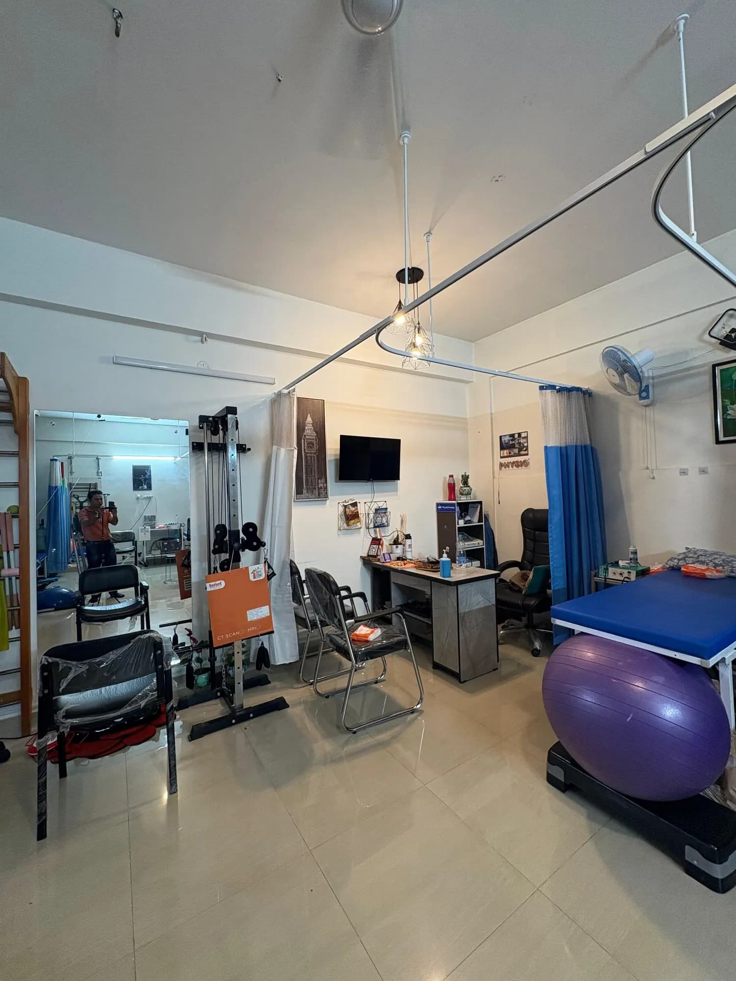 Pro Physiotherapy JP Nagar 8th Phase clinic — rehab & movement room Physiotherapy clinic rehab room in JP Nagar 8th Phase — mirrored posture-analysis wall and functional-training space at Pro Physiotherapy Bengaluru